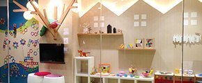 写真：お子さまが安心して遊んでいただける「キッズスペース」